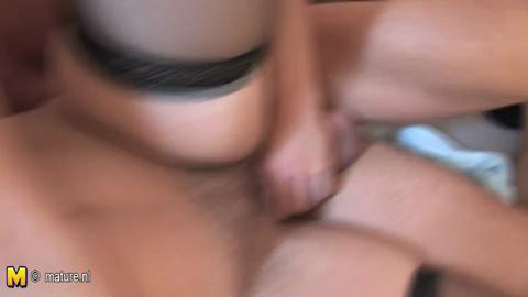 7637